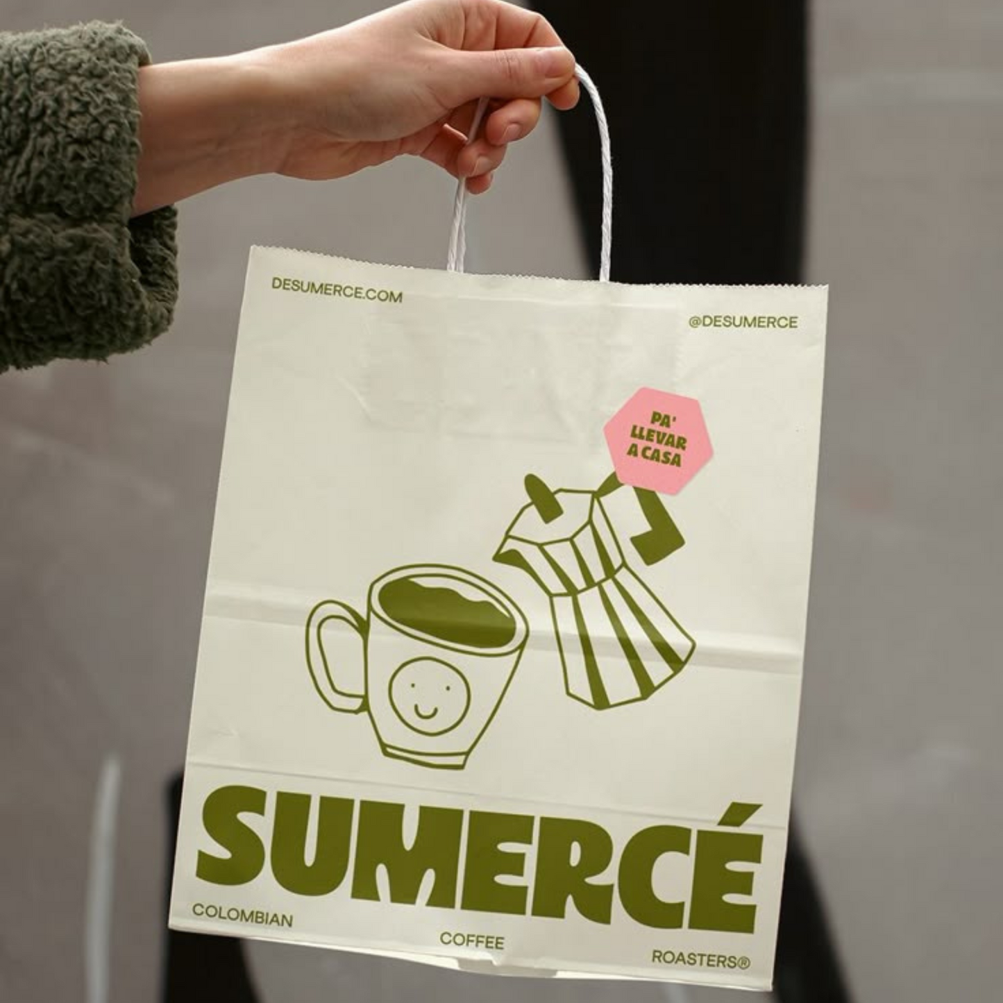 Durable custom takeout bags with twisted paper handles for food delivery.